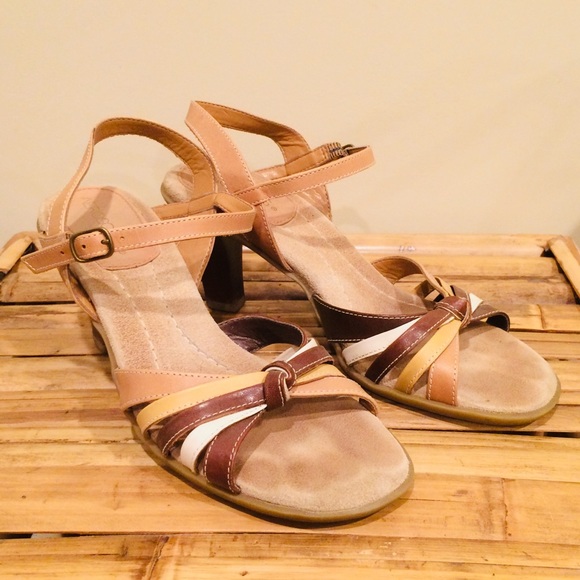 AEROSOLES Retro Leather Sandals - Picture 3 of 8